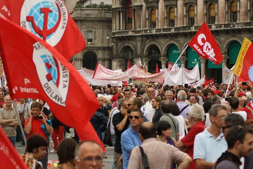 Corteo in sciopero in piazza a Milano