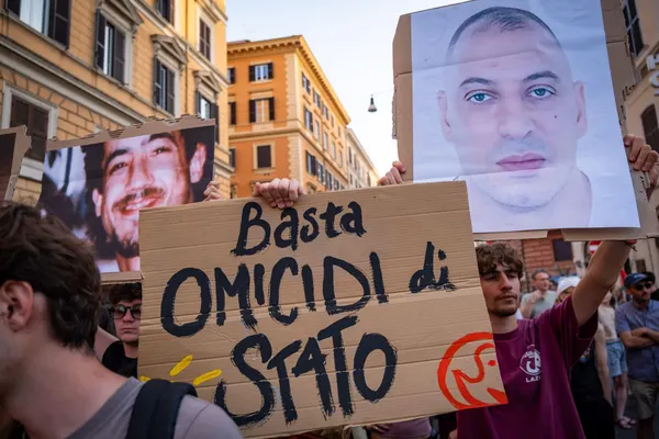 Corteo a Bologna per manifstare per omicidio di Morte di Fakir