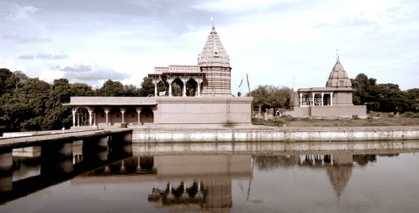 The Next Time you Visit Vidisha, Remember Hatiya’s Sacred Service to Bhayillasvamin