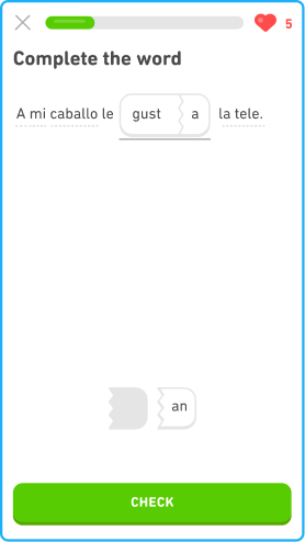 Captura de tela de uma lição de gramática mostrando a frase em espanhol “A mi caballo le gust_ la tele”. A pessoa deve tocar na terminação "a" ou "an" para completar a palavra corretamente.