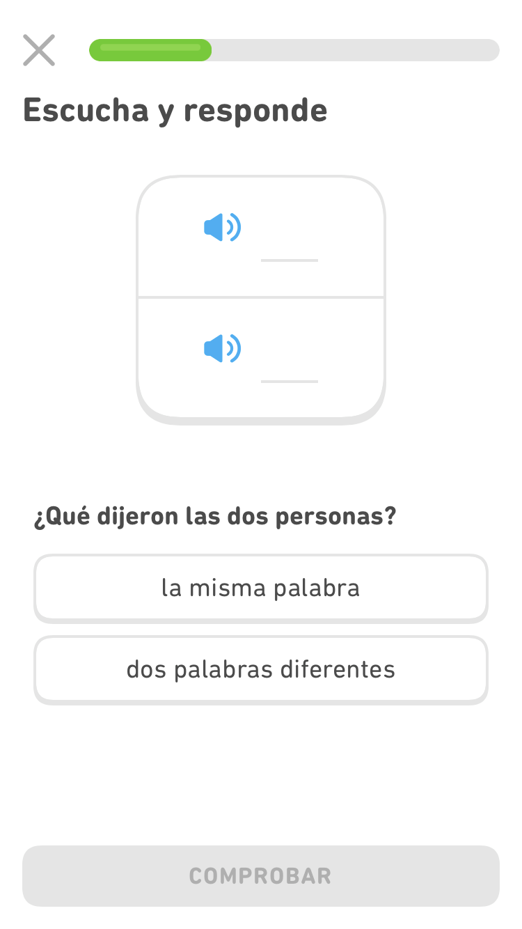 Captura de pantalla de un ejercicio con dos íconos de altavoz. Debajo se pregunta si las dos palabras son iguales o distintas