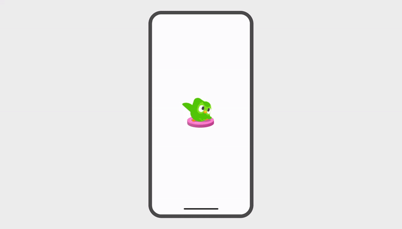 듀오링고 스코어를 보여주는 GIF 이미지. 부엉이 듀오가 학습 경로 상에 동그라미 (레슨) 위를 점프해 가는 이미지를 보여준다. 마지막 동그라미에 도착할 땐 그 아래 미국 국기와 숫자 7이 8로 바뀌는 걸 보여준다. 숫자가 변할 때, 그 아래에 “영어 스코어를 올렸습니다!” 라는 메시지가 뜬다. 