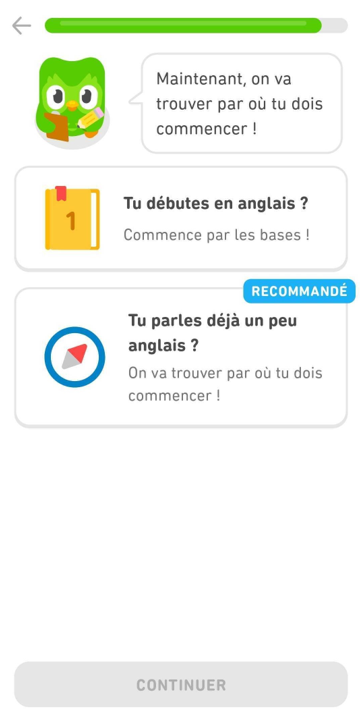 Duo le hibou dit : « Maintenant, on va trouver par où tu dois commencer ! » Deux options sont proposées à l’utilisateur : « Tu débutes en anglais ? » (Commence par les bases) et « Tu parles déjà un peu anglais ? » (On va trouver par où tu dois commencer).