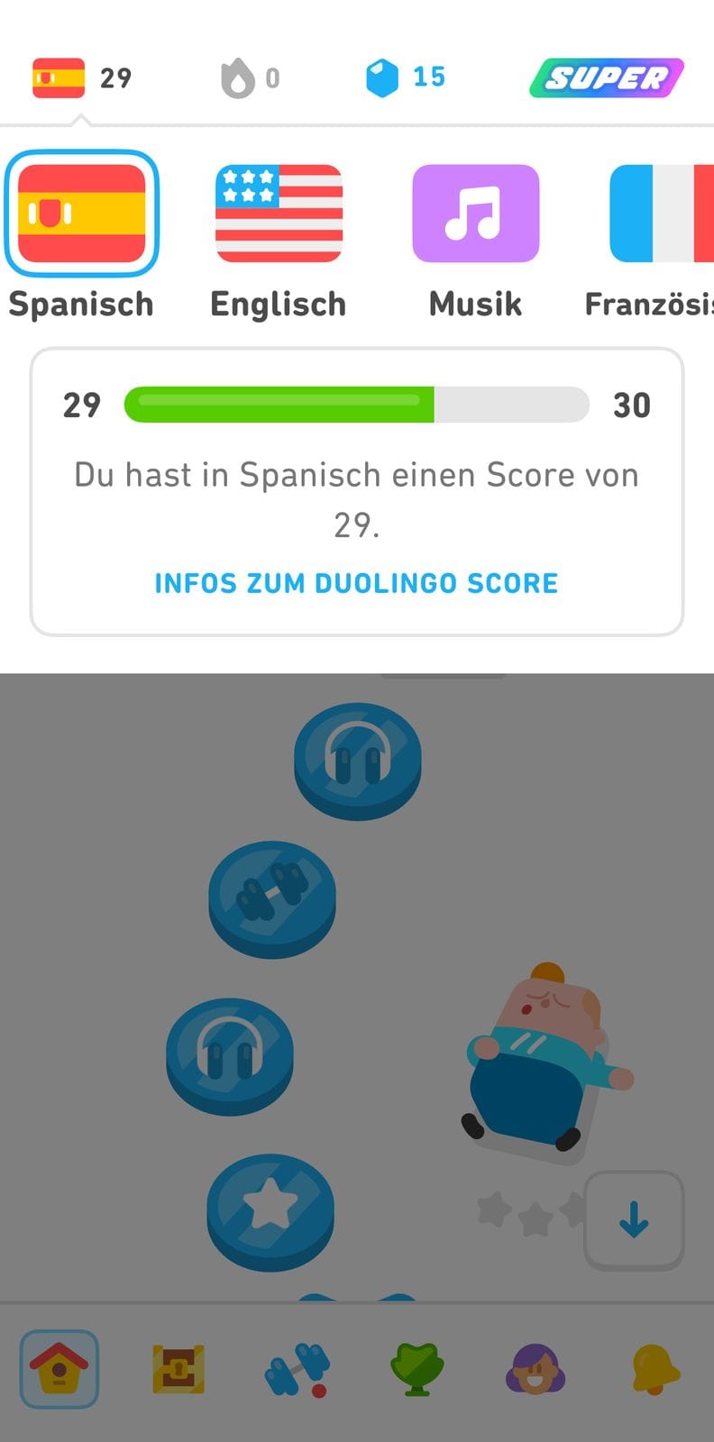 Screenshot mit dem Lernpfad im Hintergrund. Oben drüber befindet sich eine Leiste mit verschiedenen Kursoptionen. Unter der Leiste ist ein Kasten mit Informationen zum Duolingo Score. In der Leiste werden die Kurse Spanisch, Englisch, Musik und Französisch angezeigt.