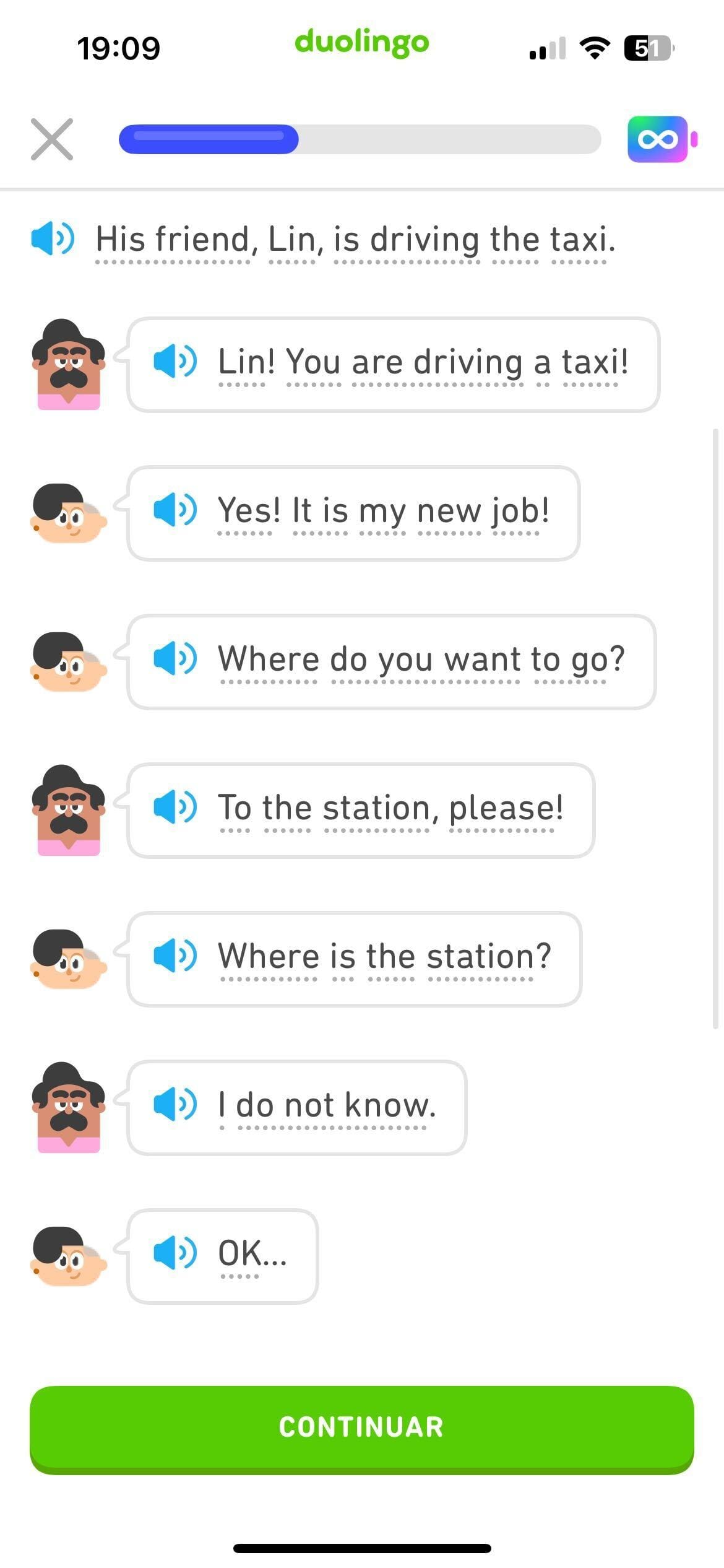 História do Duolingo com linhas de diálogo em inglês ao lado dos avatares do Óscar e da Lin. Cada linha começa com um ícone de alto-falante. Na parte de baixo, há um botão verde em que se lê “Continuar”.