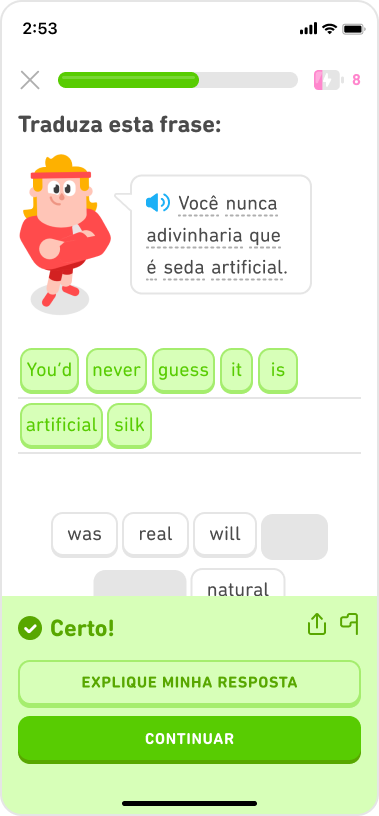 Captura de tela de um exercício do curso de inglês com a frase em português 'Você nunca adivinharia que é seda artificial' corretamente traduzida como 'You’d never guess it is artificial silk'. O pop-up verde diz 'Certo!' e inclui um botão que diz 'Explique Minha Resposta'.
