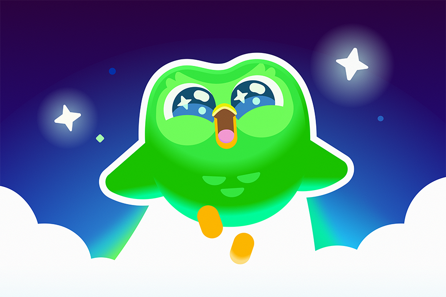 フクロウのデュオが雲の上を飛翔し、星へ向かって上昇していくイラスト。