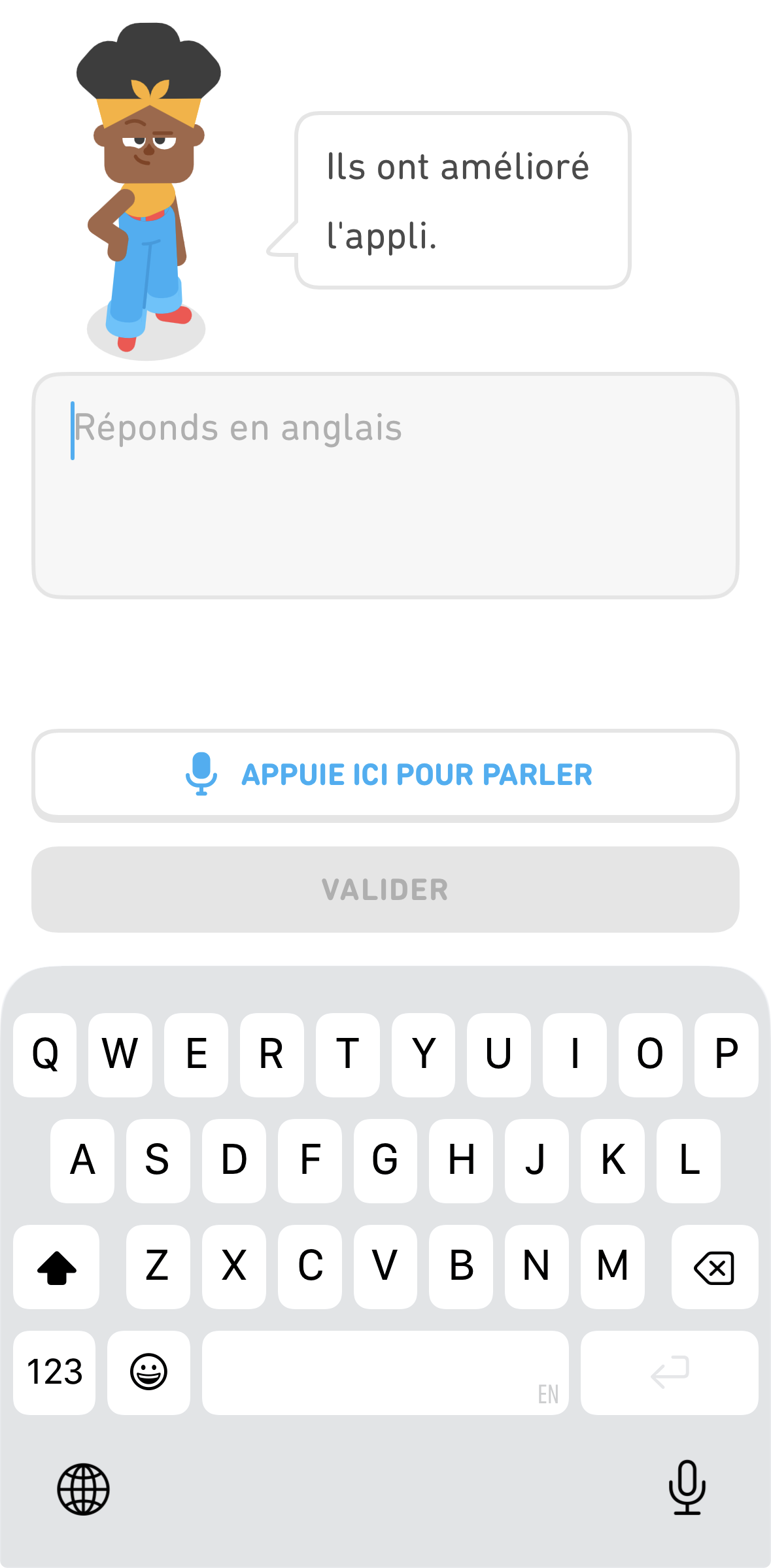 Capture d’écran d’une phrase en français à traduire en anglais. L’utilisateur peut utiliser le clavier ou sélectionner l’option « Appuie ici pour parler »