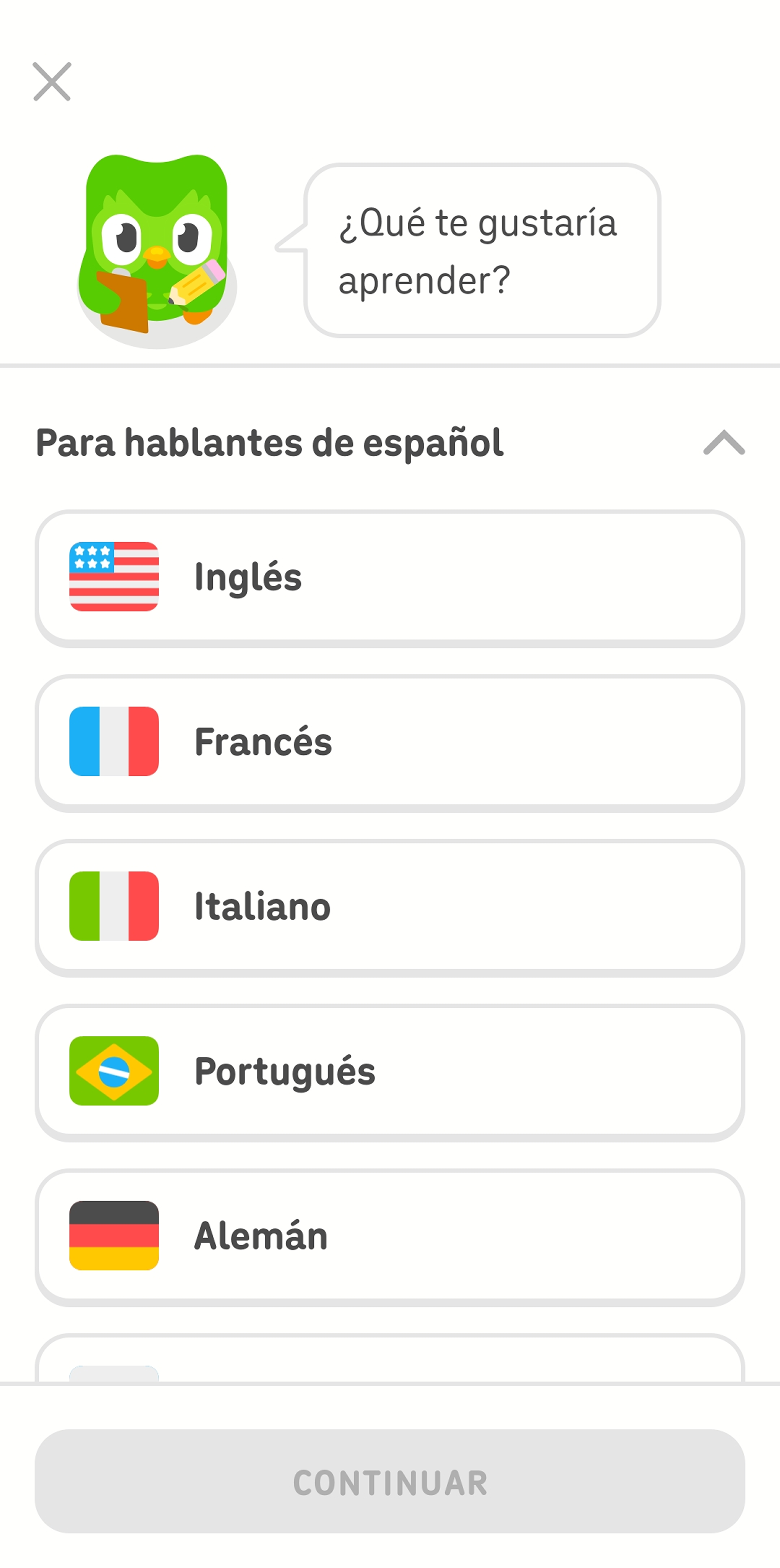 Captura de la app de Duolingo. Duo, el búho, pregunta “¿Qué te gustaría aprender?” y debajo aparece la lista de cursos de idiomas disponibles en español.