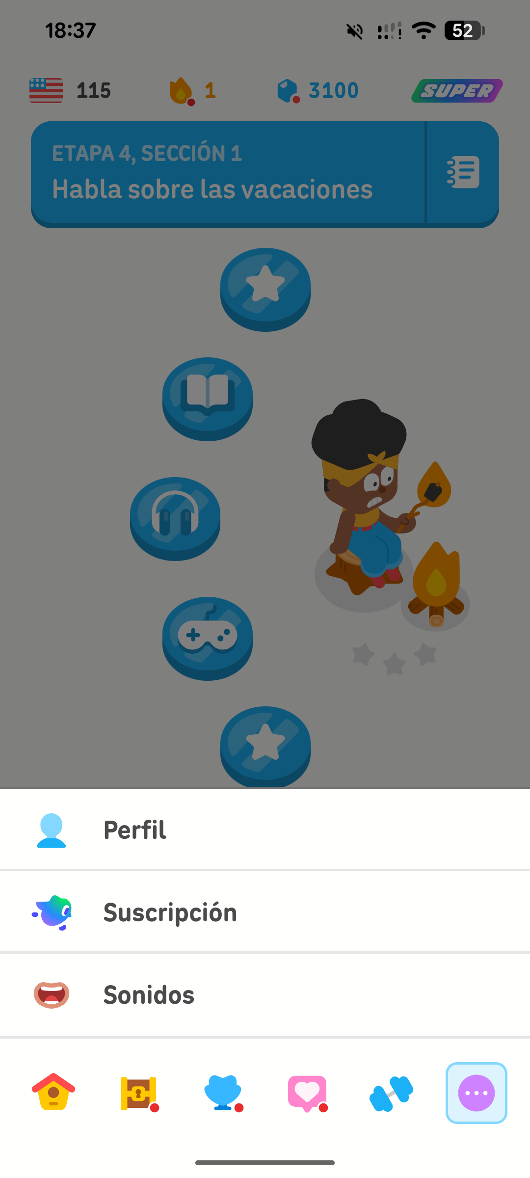 Captura de pantalla del curso de inglés de Duolingo. El usuario pulsó el ícono con tres puntos en la parte inferior, y pueden verse las opciones “Perfil”, “Suscripción” y “Sonidos”, que aparece junto a una boca.