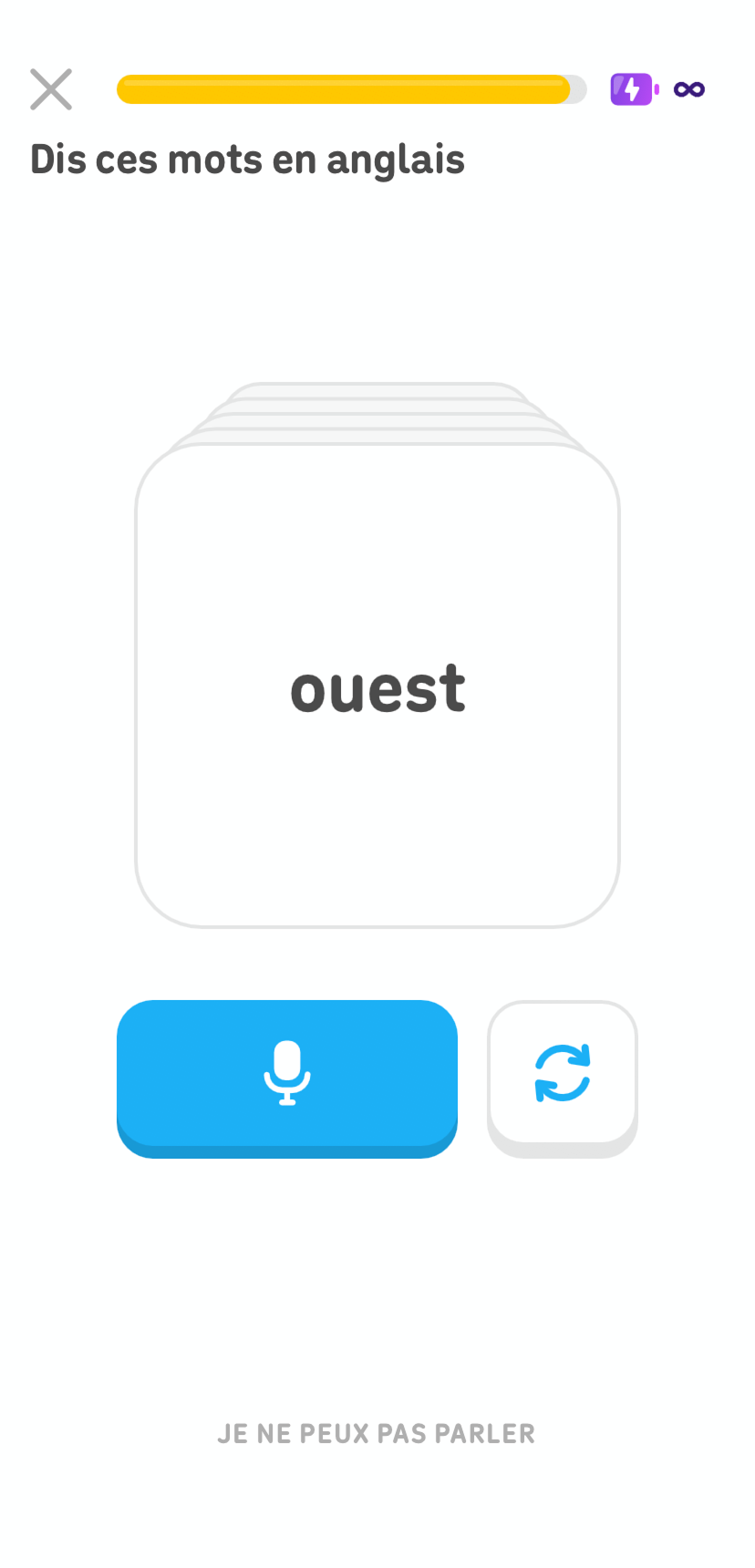 Capture d'écran d'un exercice de cartes mémo affichant le mot « ouest ». Les boutons situés en bas de l'écran permettent de prononcer la réponse, de passer à une autre carte ou de suspendre temporairement les exercices de prononciation.