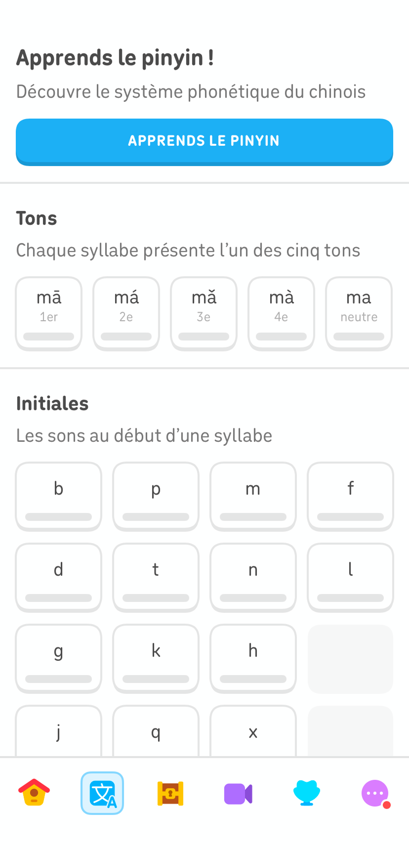 Capture d'écran de la page d'entraînement aux caractères du cours de chinois de Duolingo. En haut de l'écran, on peut lire « Apprends le pinyin ! » et plusieurs caractères chinois apparaissent plus bas, sous un bouton bleu affichant « Apprends le pinyin ».