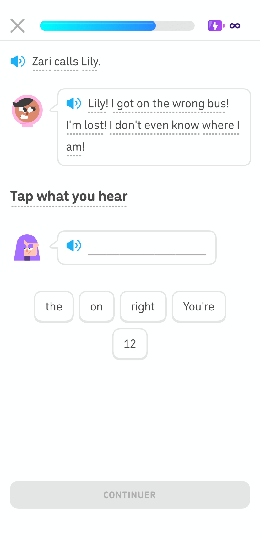 Capture d'écran d'une histoire en anglais. Lily, l'un des personnages de Duolingo, se trouve à côté d'une bulle de texte vide. Cinq mots apparaissent en dessous et peuvent être sélectionnés par l'utilisateur.