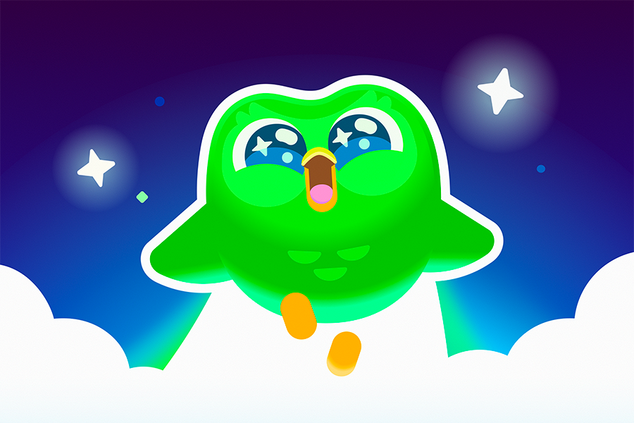 Duo, a coruja, voando alto acima das nuvens e seguindo em direção às estrelas.