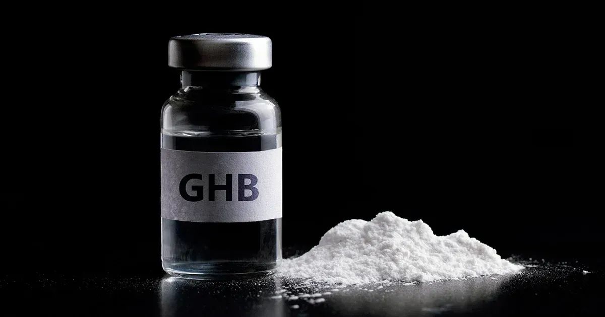 Casos de dependência e overdose associados a pílulas ilegais de festa estão aumentando