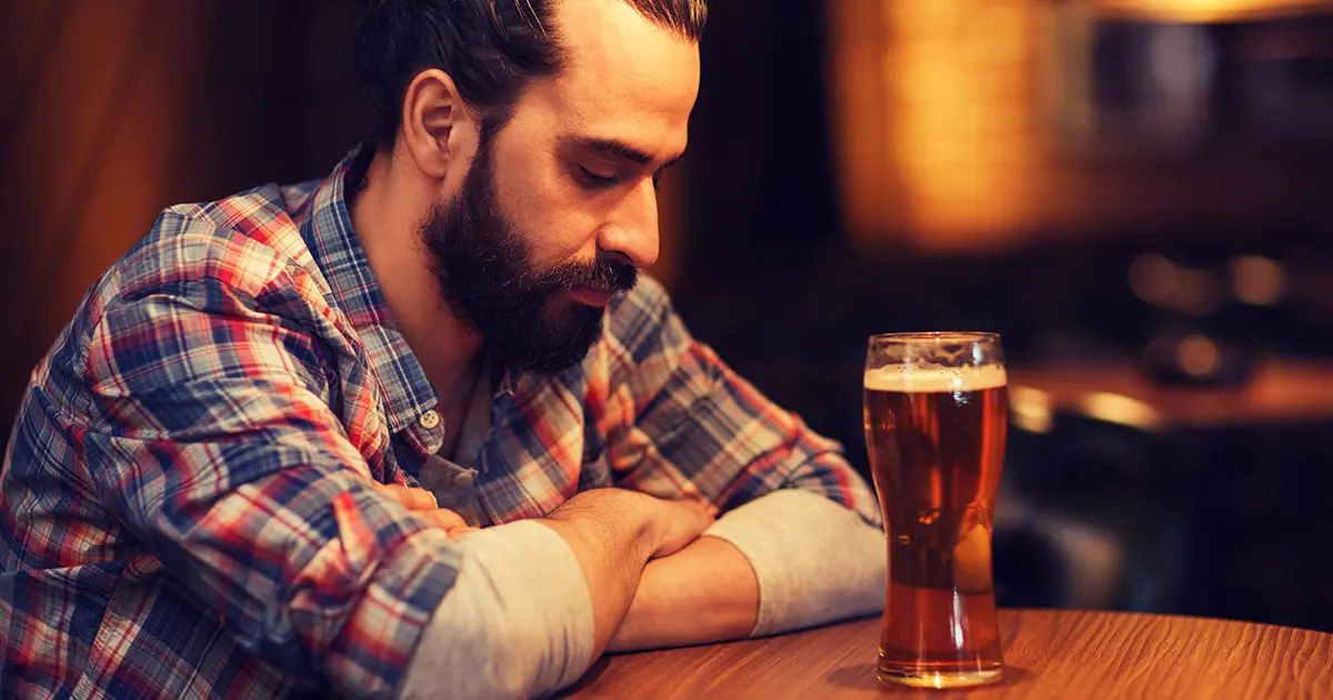 Cerveja e sidra aumentam muito o risco de gota, sobretudo em homens