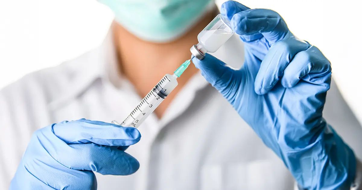 Nova vacina contra hepatite B para gestantes gera debate sobre segurança