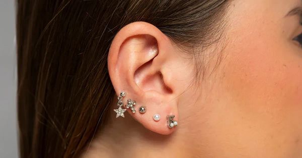 Como os piercings de orelha podem mudar o microbioma da sua pele?