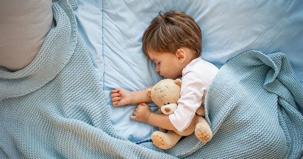 Horário de dormir consistente melhora o comportamento e o controle emocional das crianças