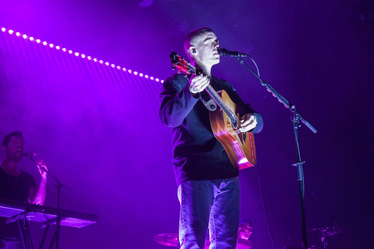 Bei Dermot Kennedy sorgt das Publikum für Ruhe im Saal