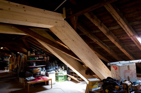 Ade, Störfaktor – das Salzhaus hat keine Säulen mehr