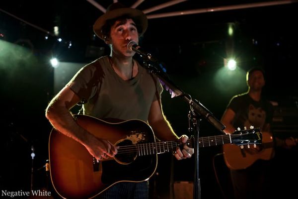 Let The Rain Fall: Joshua Radin im abart