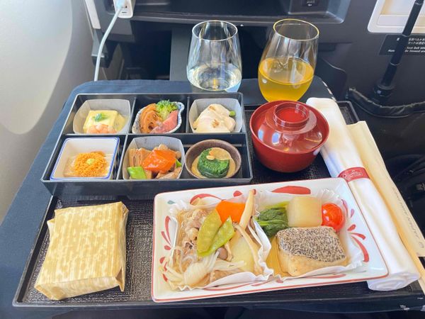 日本航空商務艙開箱及低成本購票分享