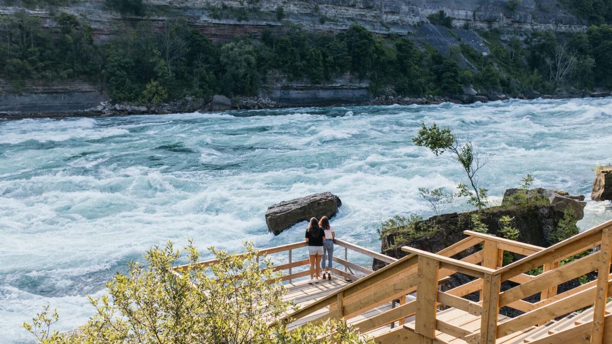 Passeio à beira das corredeiras do Niagara reabre para nova temporada