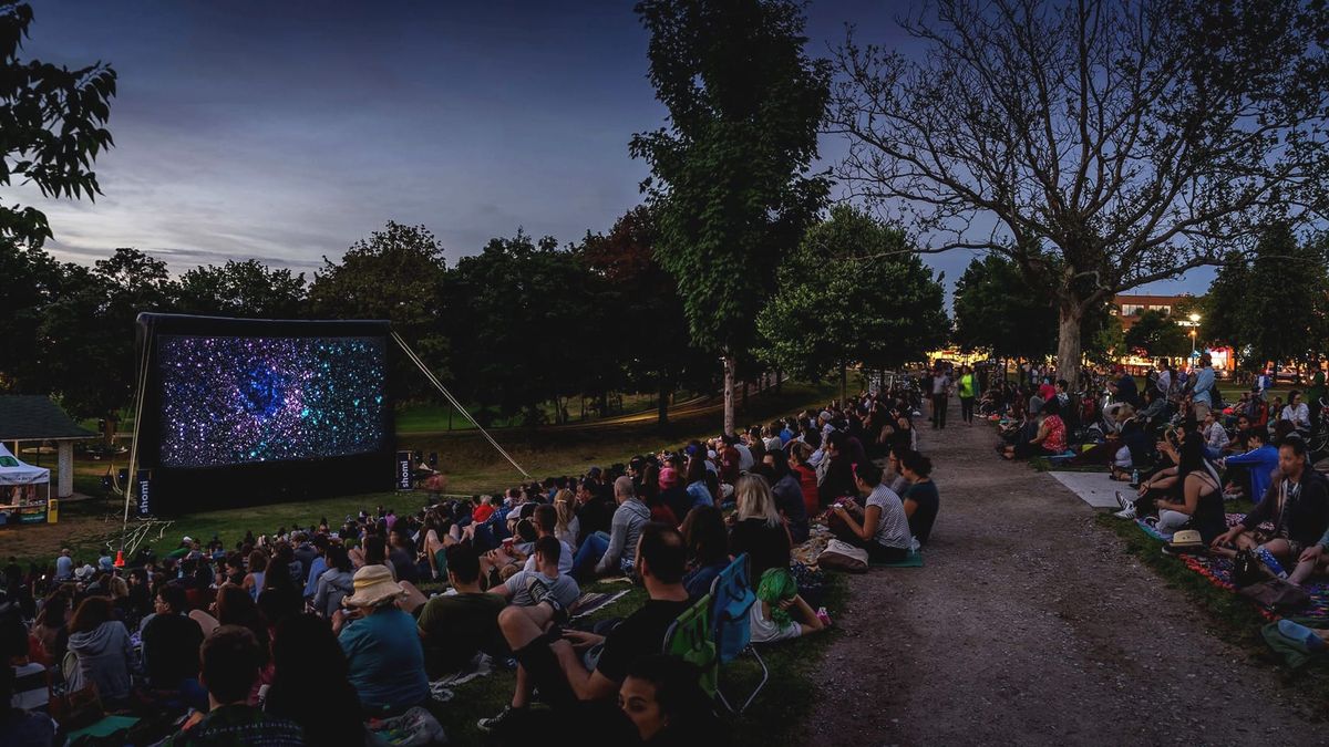 Filmes gratuitos ao ar livre retornam em junho