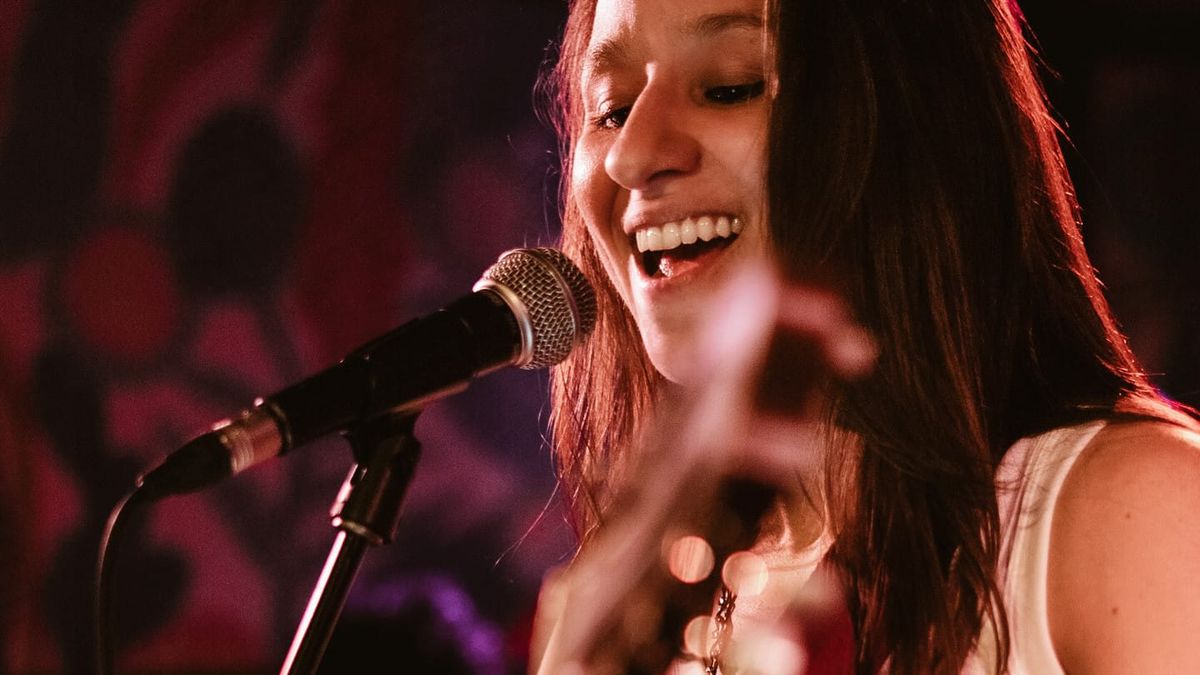 Música ao vivo e roda de samba feminina animam brunch queer