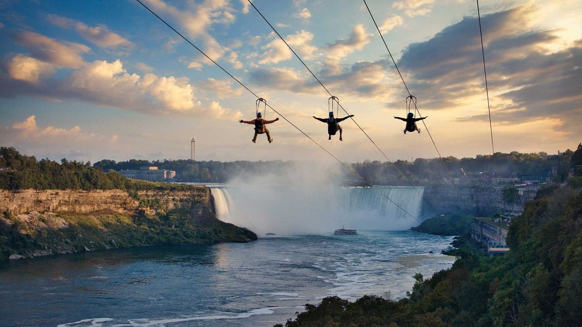 Tirolesa garante aventura com vista para Niagara Falls