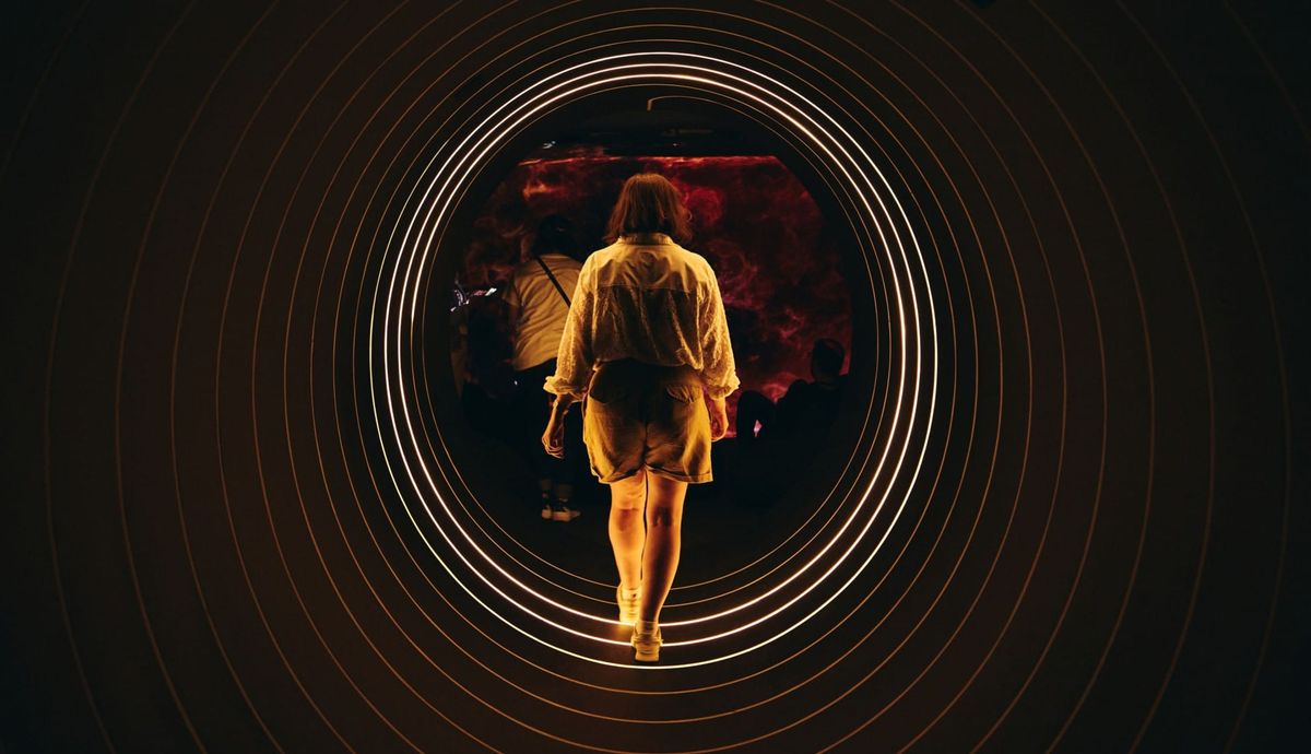 Instalação imersiva explora buracos negros na CNE