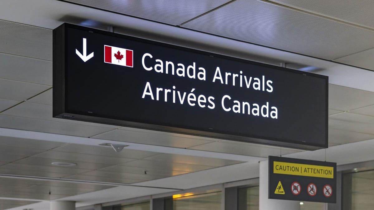 Chegada de estudantes internacionais e trabalhadores estrangeiros despenca no Canadá