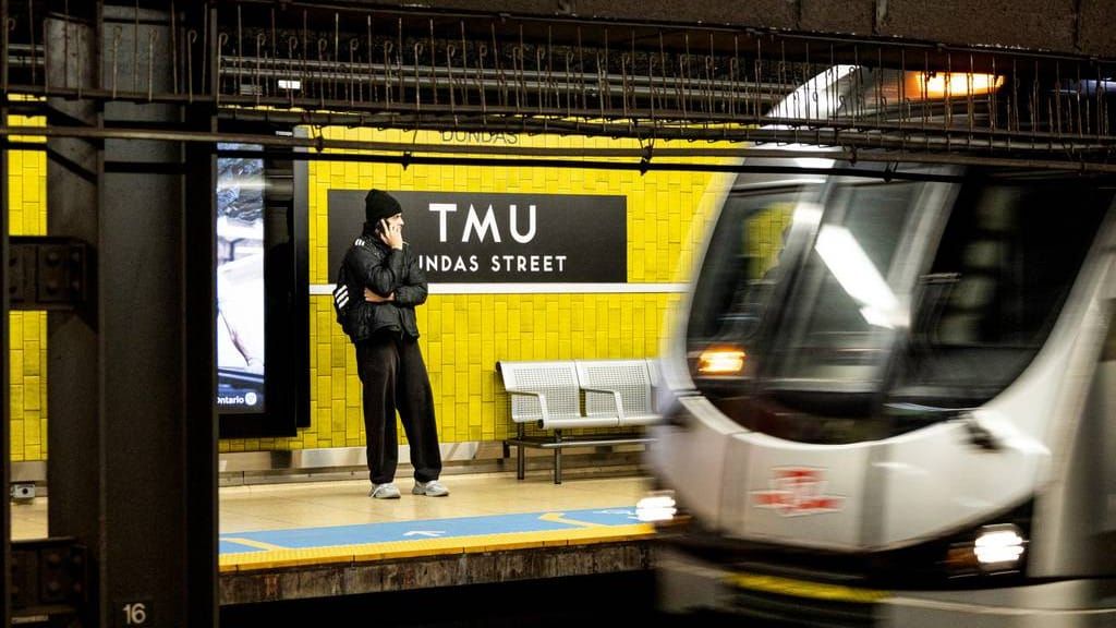 Estação de metrô Dundas é renomeada e ganha nova sinalização