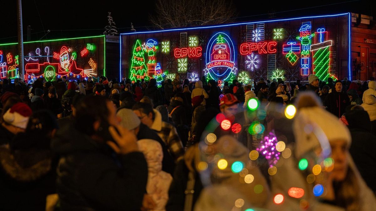 Trem iluminado faz parada festiva em Toronto com show gratuito