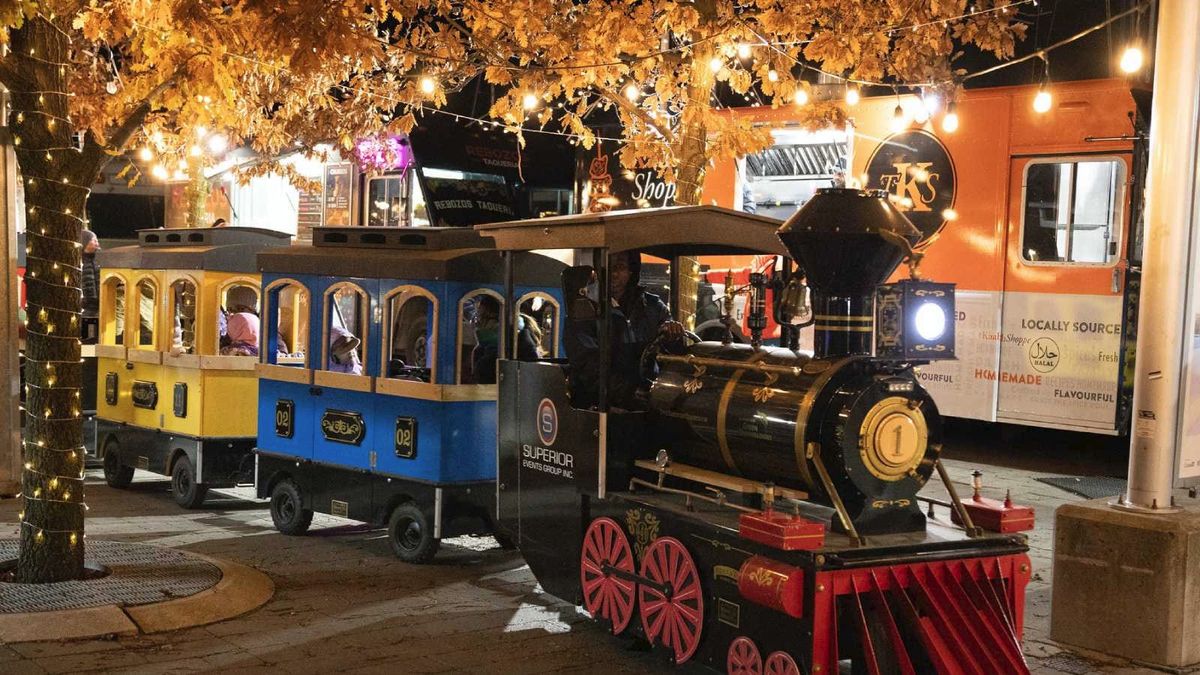 Labirinto de inverno e trem iluminado movimentam o Harbourfront Centre