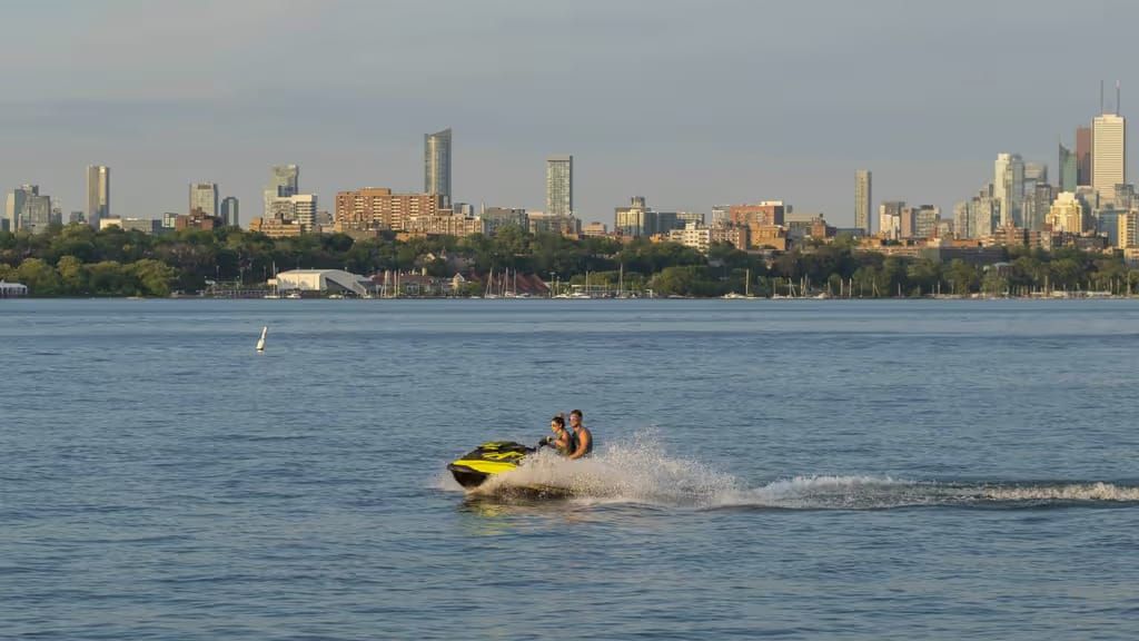 Proposta pode banir uso de jet skis na orla da cidade
