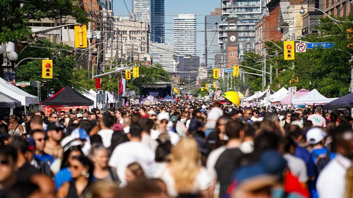 Taste of Little Italy fecha 10 quarteirões com música, gastronomia e Copa do Mundo