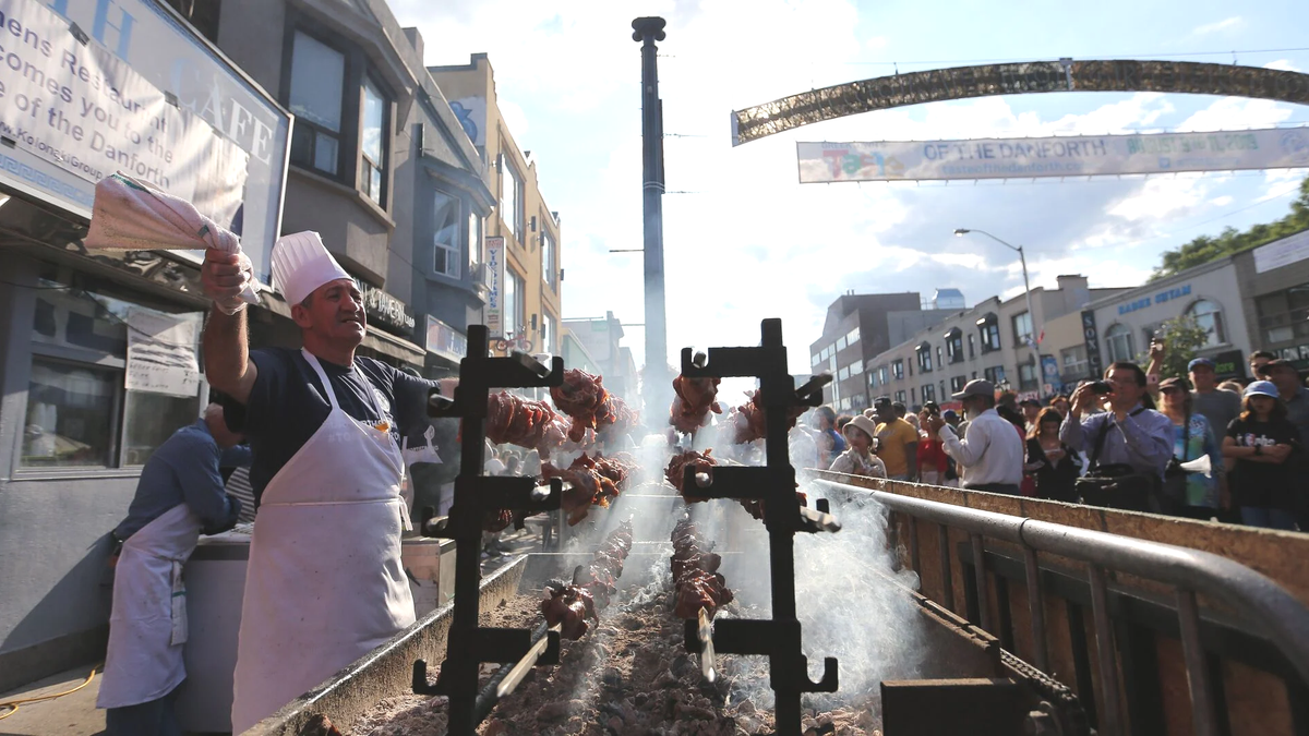 Festival Taste of the Danforth volta em agosto após desafios financeiros