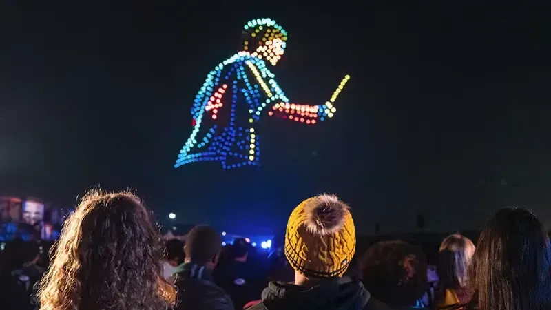 Mundo de Harry Potter ganha vida no céu com espetáculo de 1.200 drones