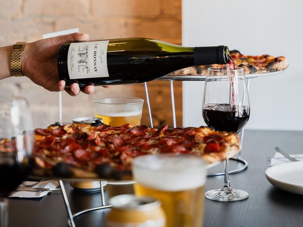 🚫CLOSED — Halcyon combina pizza, café, vinho e jazz