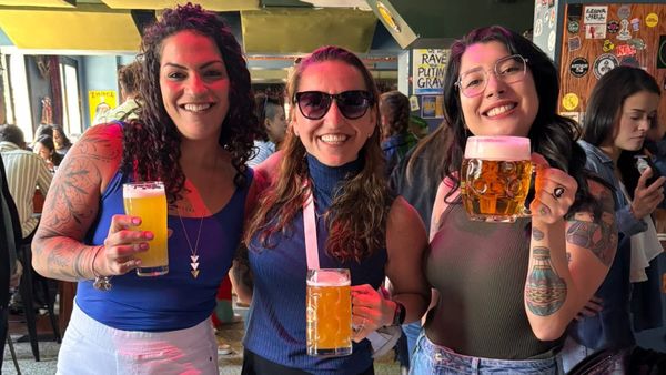 Feijoada, samba e orgulho queer no brunch mais brasileiro de Toronto