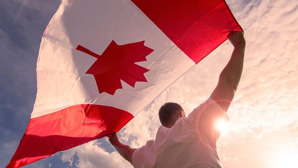 Imigração atualiza exigência de renda para patrocinar pais e avós