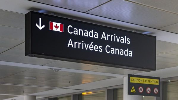 Chegada de estudantes internacionais e trabalhadores estrangeiros despenca no Canadá