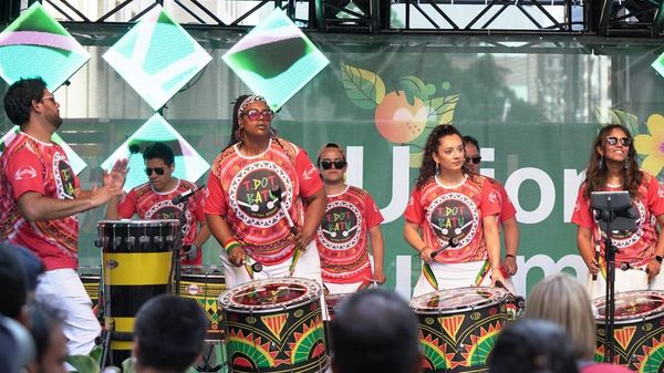 TDot Batu ensina samba reggae para iniciantes em Toronto