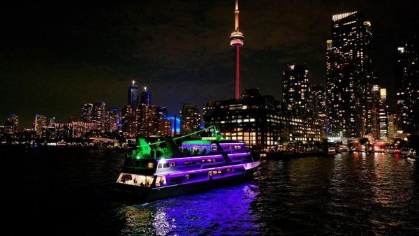 Cruzeiros de fim de ano trazem brunch e jantar festivos sobre o Lago Ontário