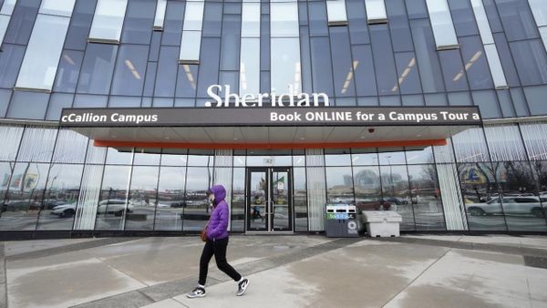 Crise nas faculdades de Ontário se agrava com redução de estudantes internacionais