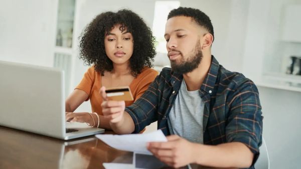 Aperto financeiro já é realidade para quase metade dos canadenses