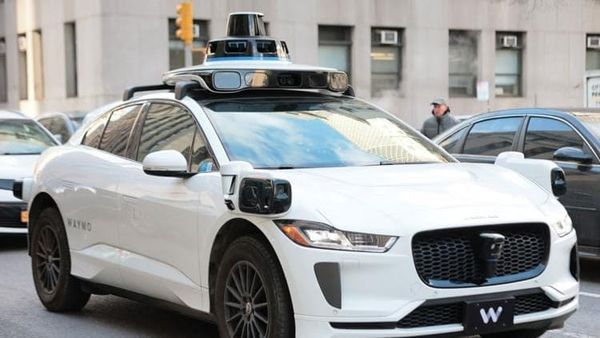 Possível chegada de táxis autônomos a Toronto levanta debate