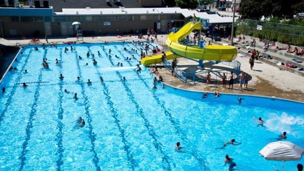 Toronto antecipa abertura de 15 piscinas públicas para enfrentar o calor